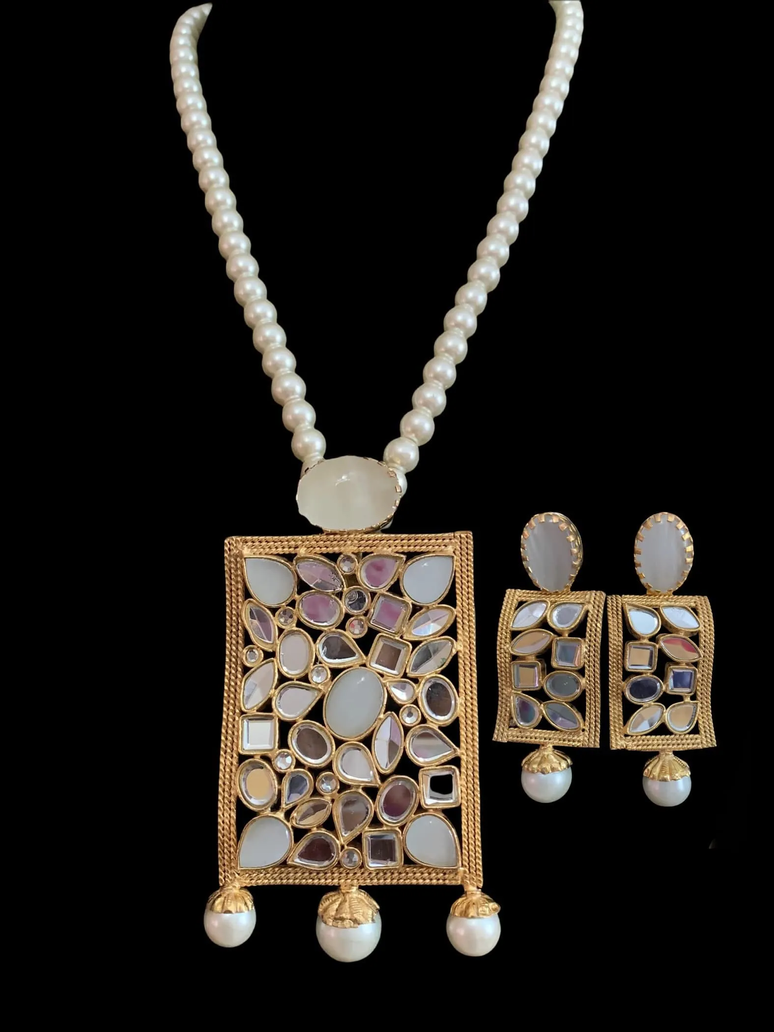 Farshi kundan pendant set in pearls   ( SHIPS IN 4 WEEKS )