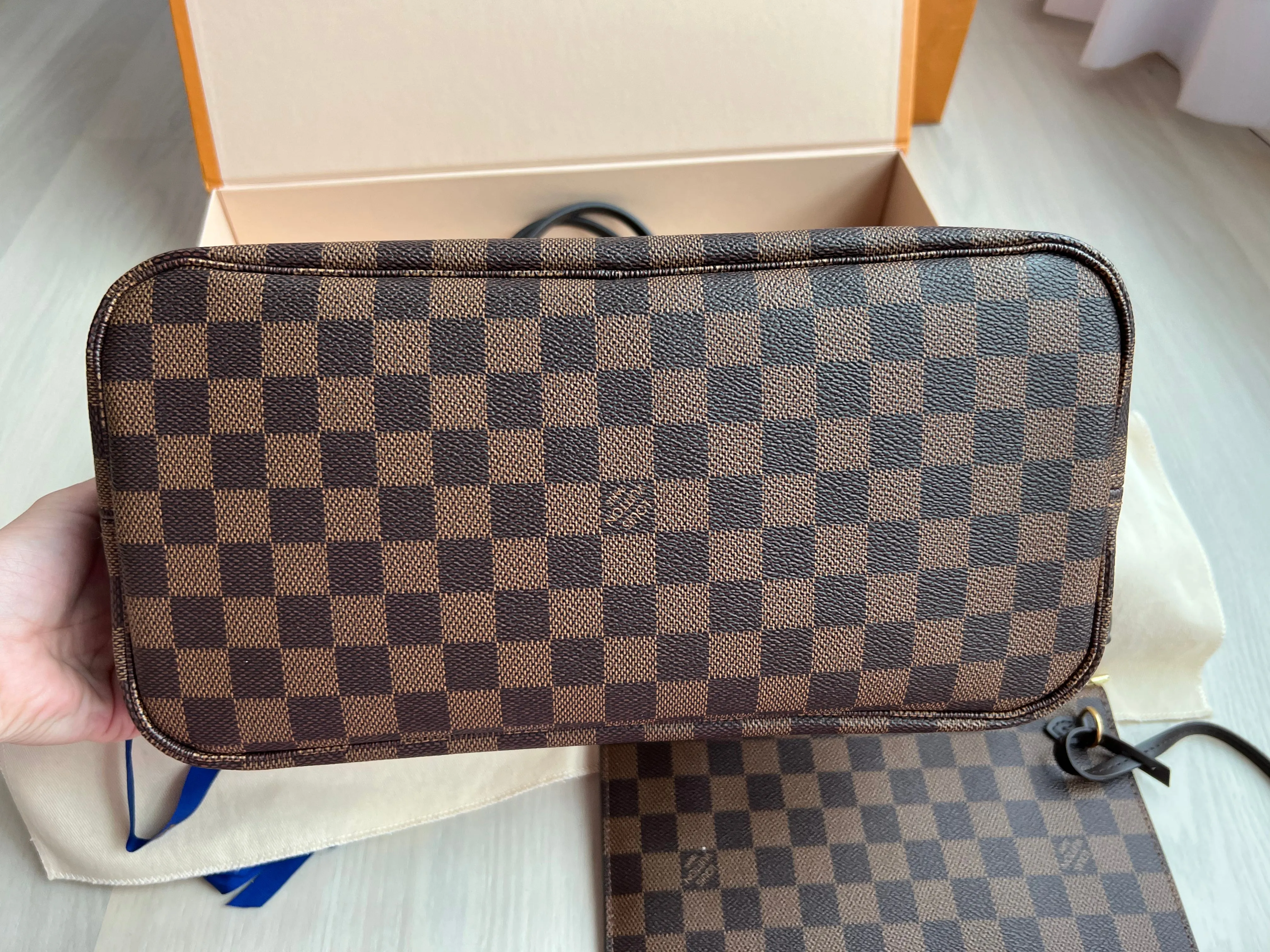 Louis Vuitton Neverfull Bag