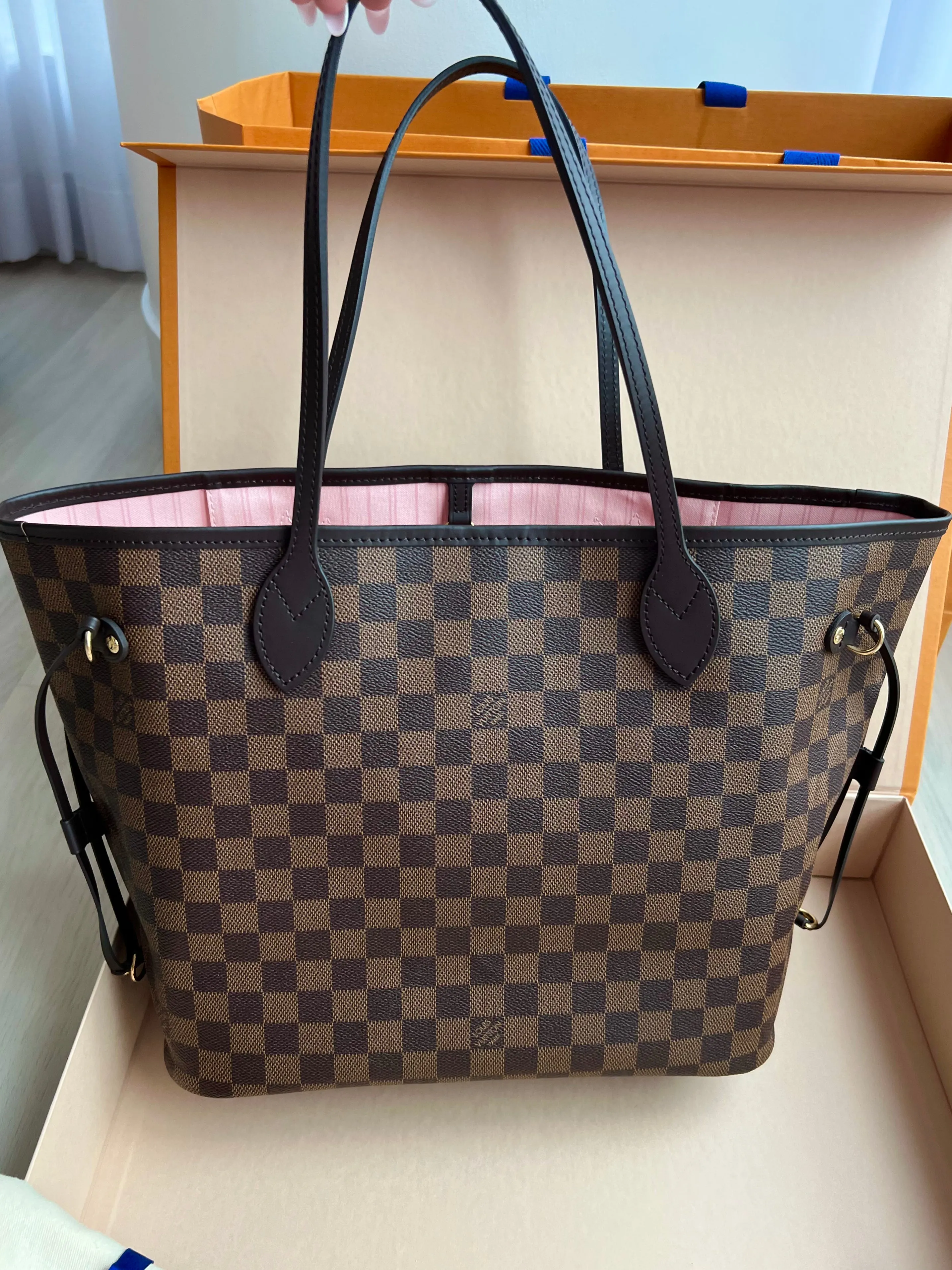 Louis Vuitton Neverfull Bag