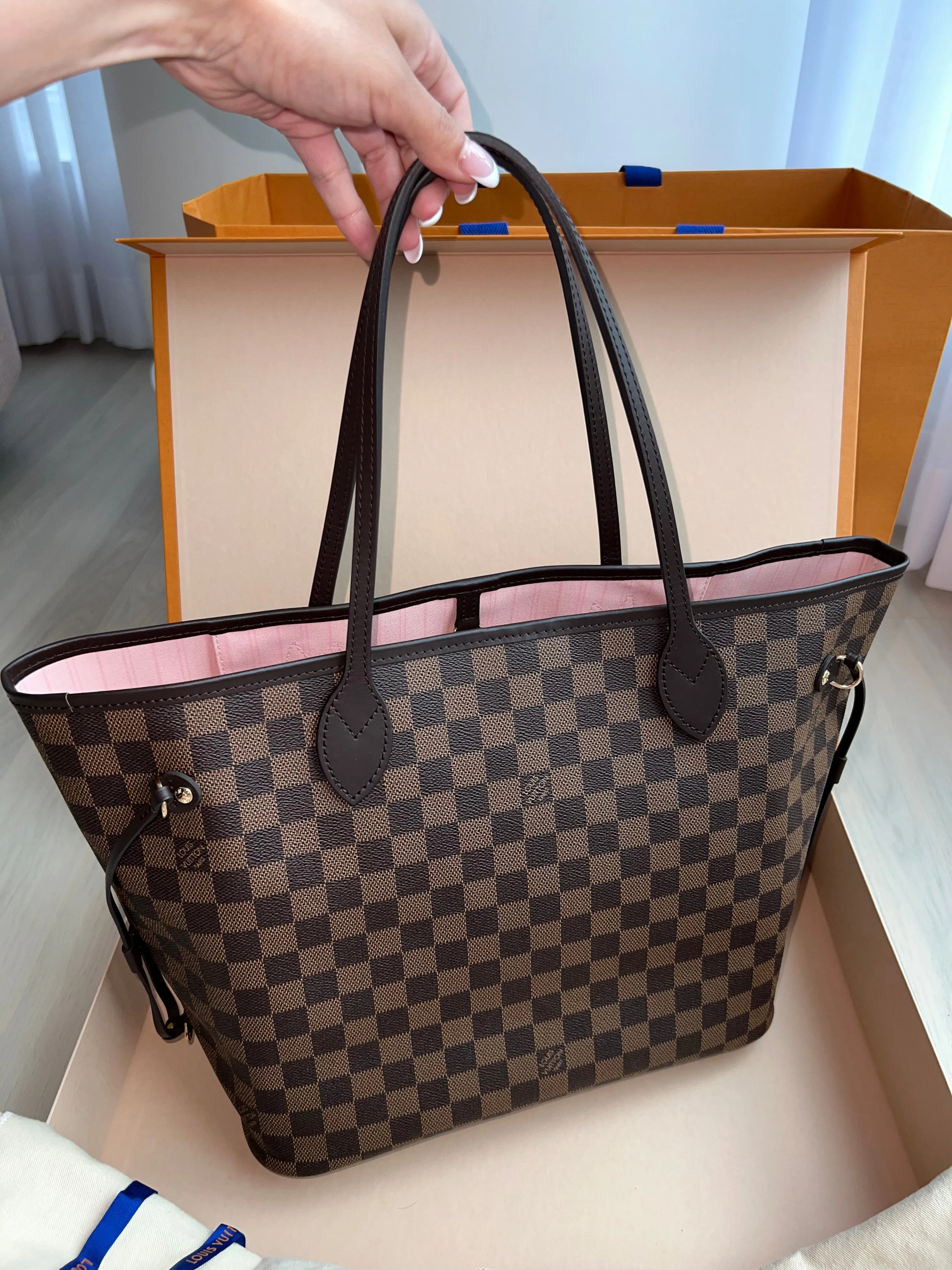 Louis Vuitton Neverfull Bag