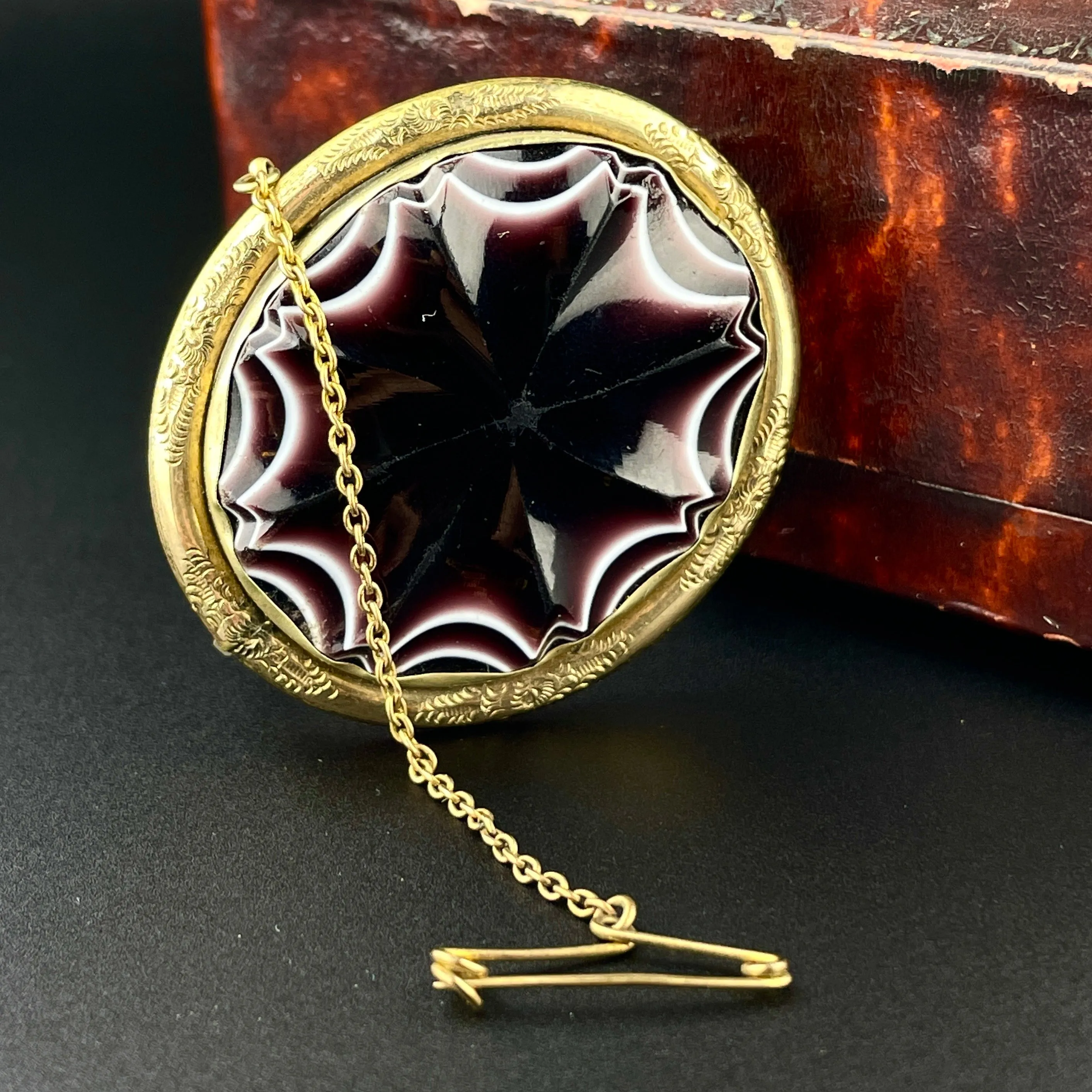 Victorian Gilt Metal Scottish Banded Agate Brooch